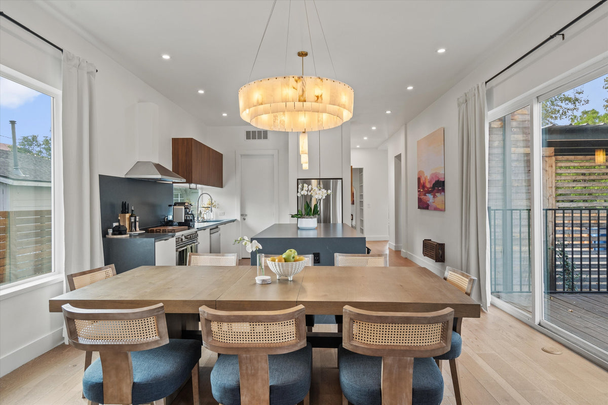 A Designer’s to Choosing Alabaster Lighting for Luxury Interiors lighting example