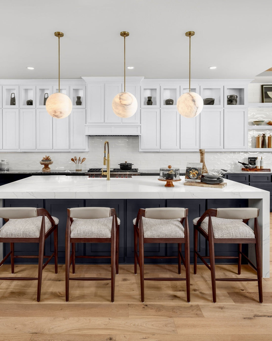 Kitchen Island Pendant Light Spacing : Size, Height & Layout lighting example