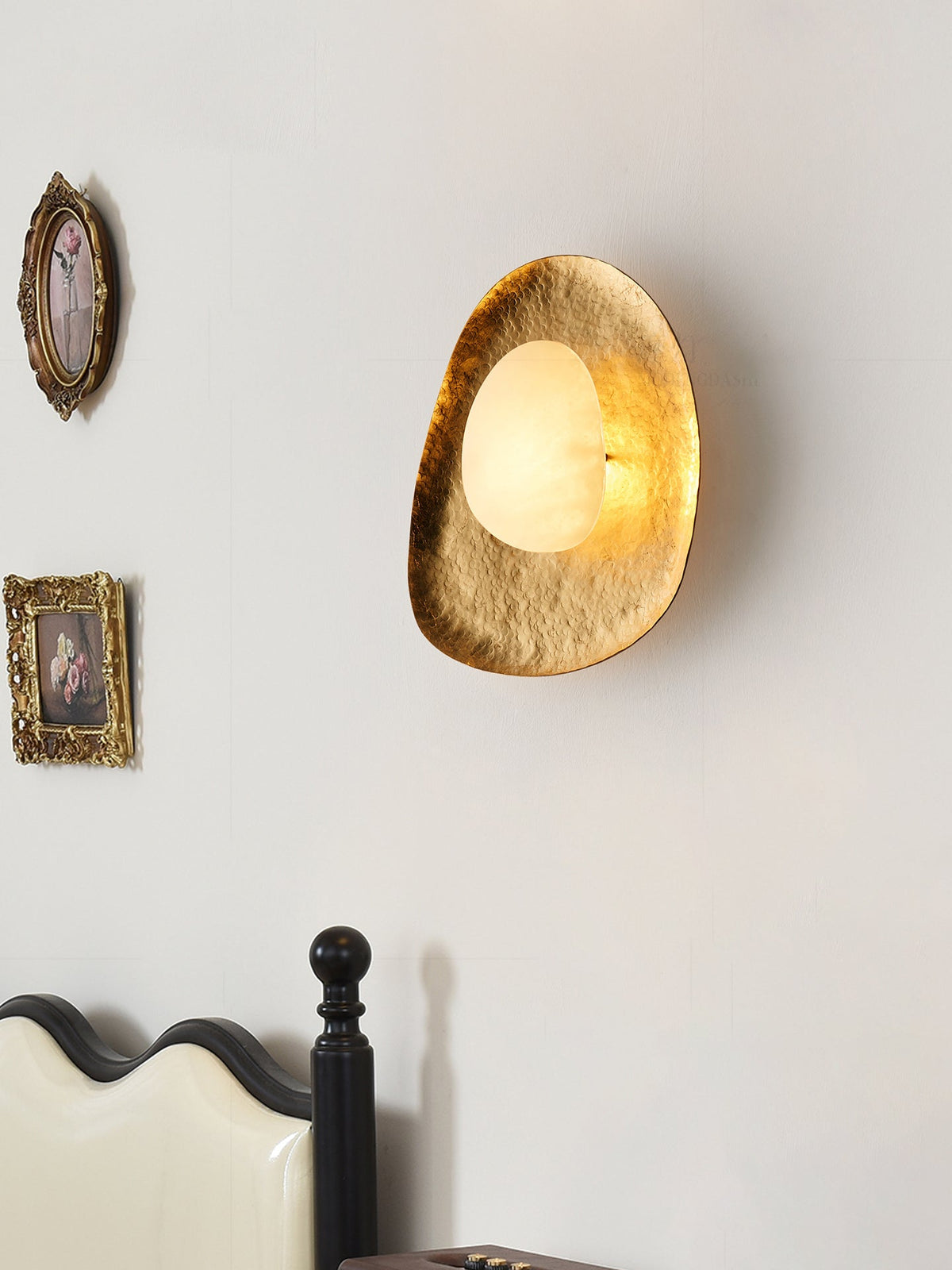 Haloform Aurea Alabaster Wall Lamp — additional product view, a stone center surrounded by an irregular brass frame (view 4)